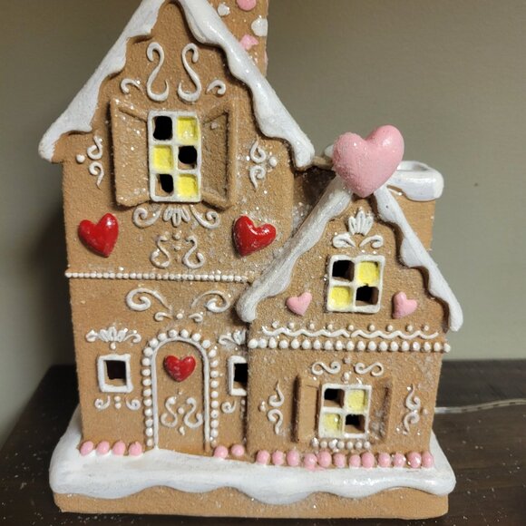 Valentines day gingerbread house - Picture 3 of 6